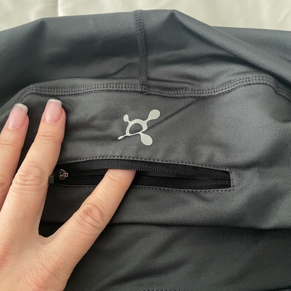 Women’s Orangetheory support workout leggings.